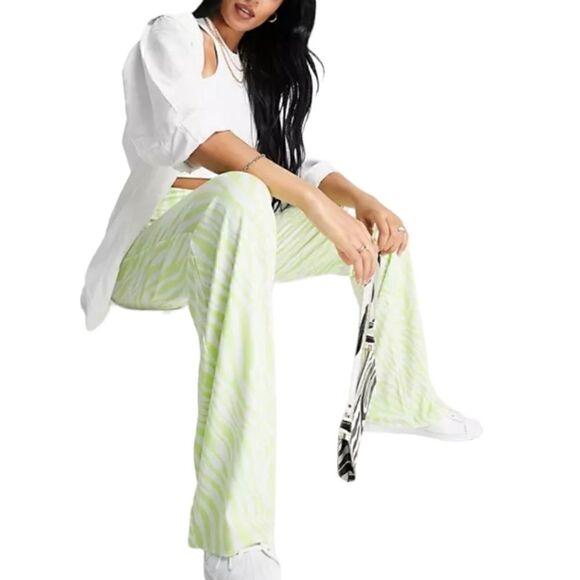 ASOS DESIGN PULL ON GREEN PANTS WITH POCKETS AND ELASTIC WAIST SZ. 14 - Picture 1 of 5